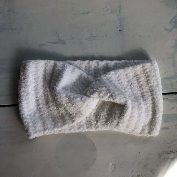 Handmade Velvet Headband - Picture 4 of 7